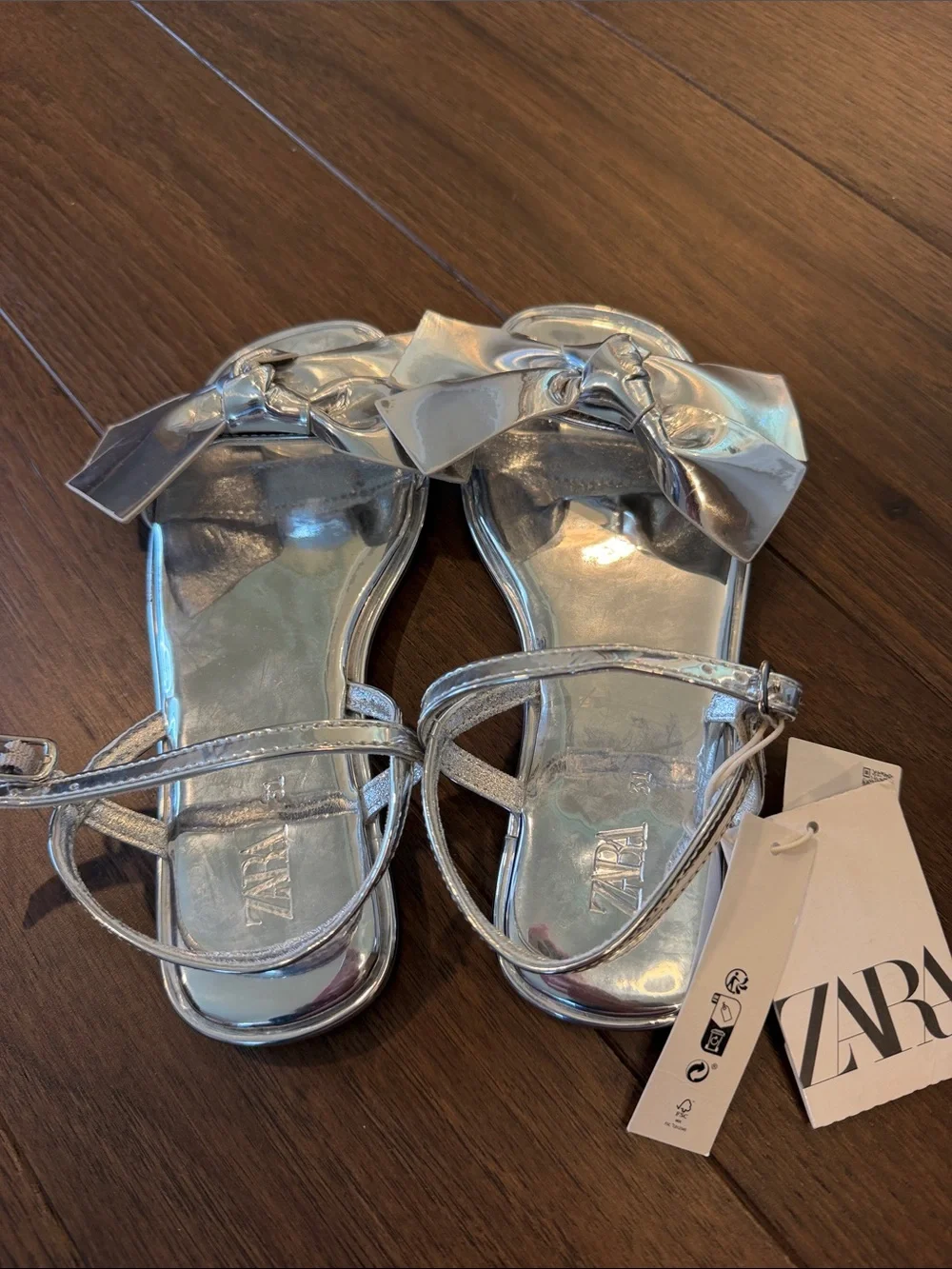 Zara Girls Silver Bow Sandals Size 31 NWT - C11-617